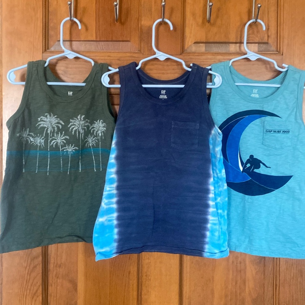 Gap size S tanks. 2 organically grown lgt blue surf, blue tie-dye, olive palm